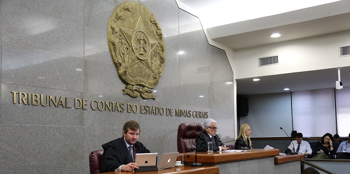 O relator do processo e presidente da Segunda Câmara do TCEMG, conselheiro Wanderley Ávila - centro (Foto: Karina Camargos Coutinho)